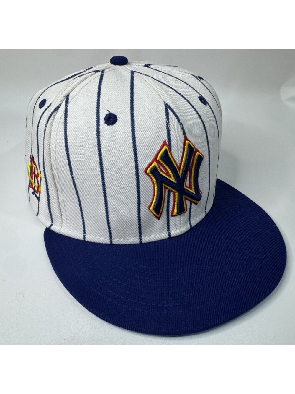 New York Yankees New Era 59FIFTY Bronx Heroes Pinstripe Hat Size 8 MLB